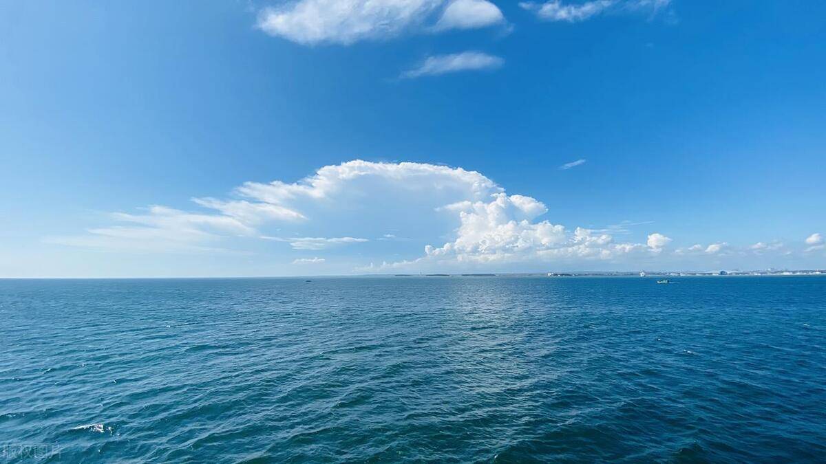 一名中国游客在普吉府卡伦海滩游泳被海浪卷走身亡